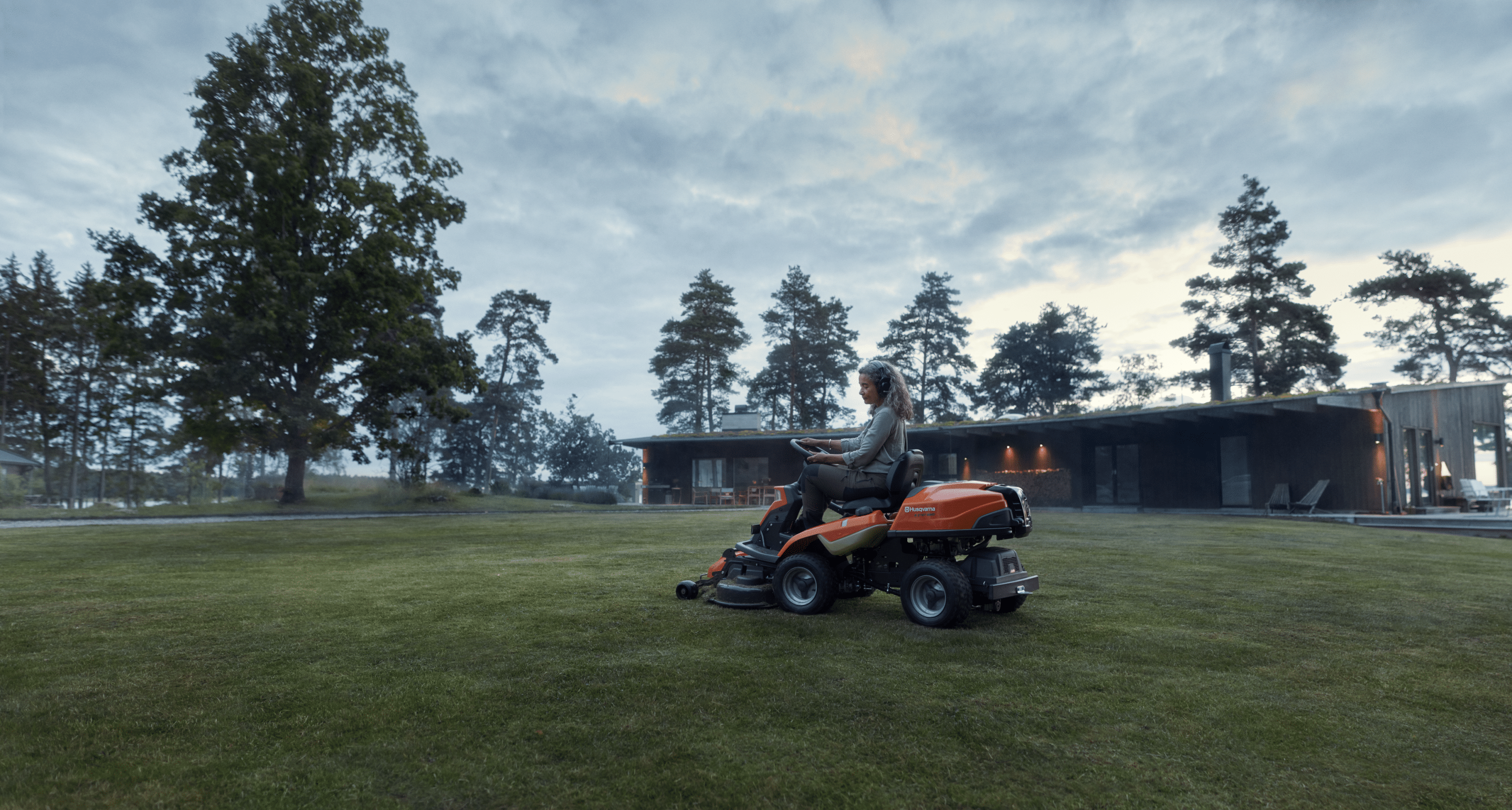 HUSQVARNA R 216T AWD – Image 2