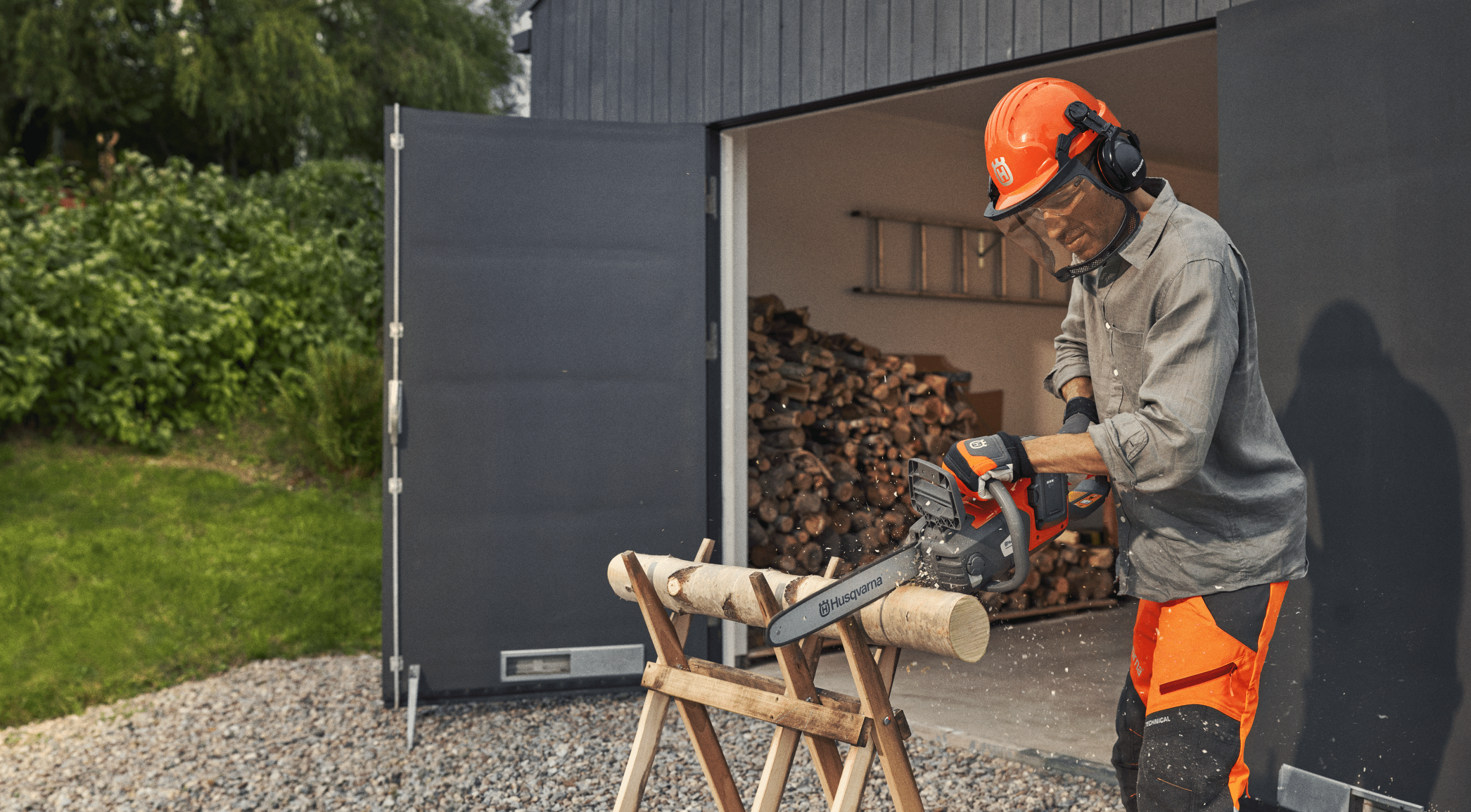 Tronçonneuse à batterie Husqvarna 225i avec batterie et chargeur – Image 2